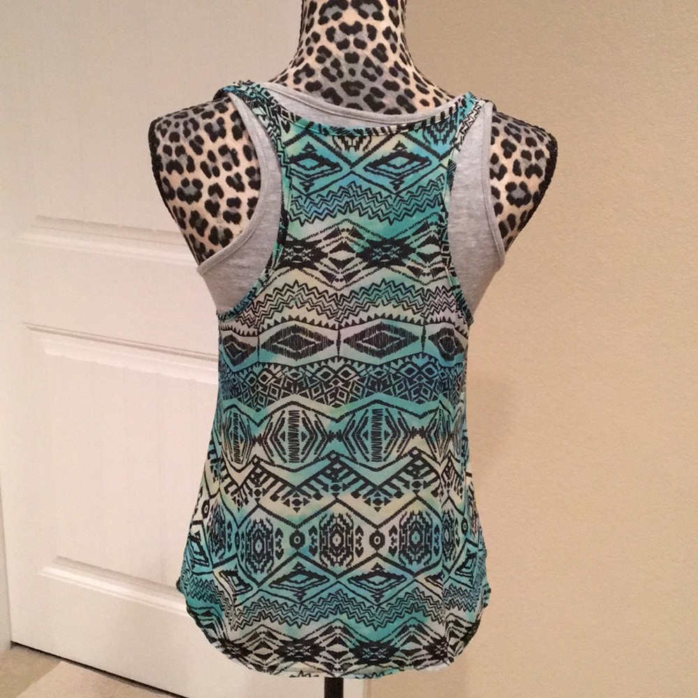 Patterned top. - Picture 3 of 3